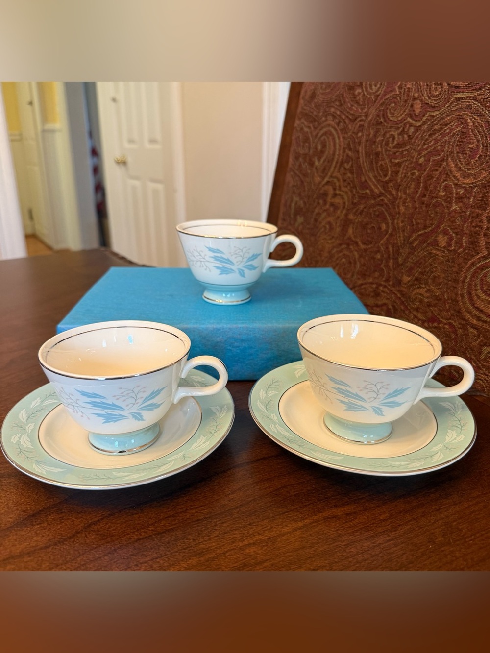 Vintage Homer Laughlin Cavalier Eggshell Romance Set of 3 Cups & 2 Saucers